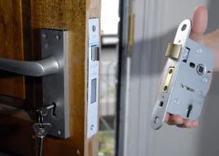 Aqua Locksmith Store Clearwater Beach, FL 727-807-2762 - 6-Locks-Replace